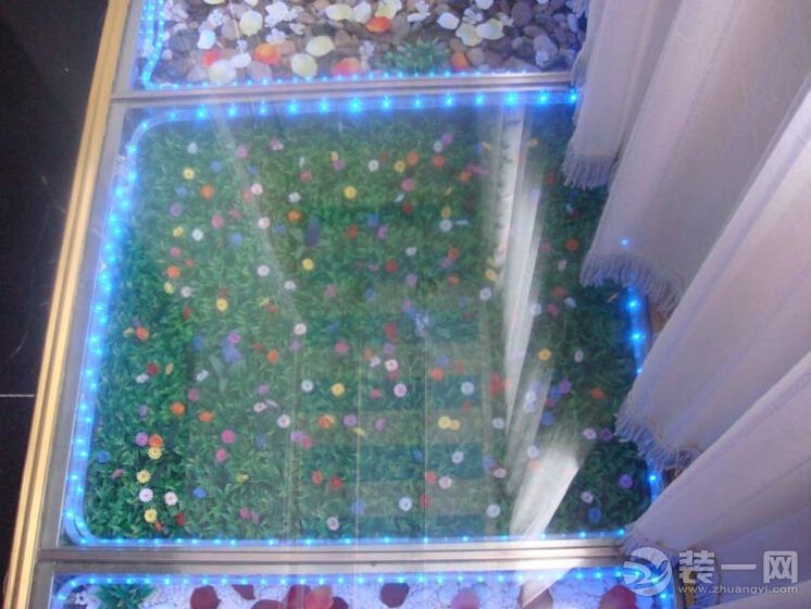 看玻璃地台装修美图 学玻璃地台设计要点及制作方法